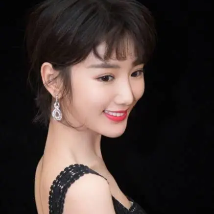 衣服买的再贵，也要会穿，学下面60后女人这么穿，时髦又洋气