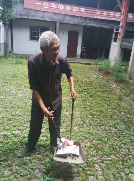 扫净林氏祠堂的尘土丨缙云县黄龙村林玉松 图2