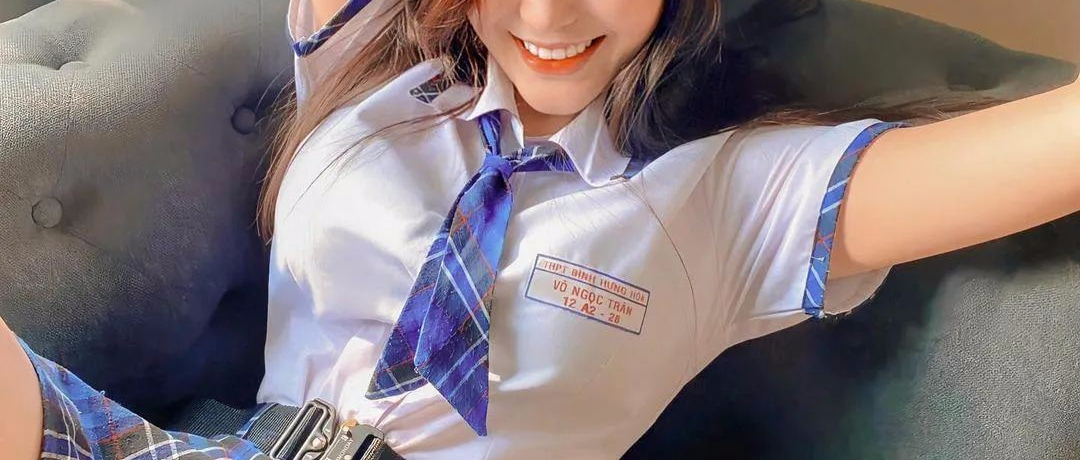 20岁初恋脸“纯欲”少女，连校服都藏不住她的好身材，这也太哇塞了！