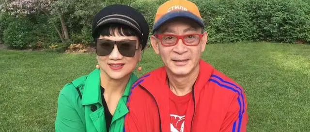 六小龄童夫妇结婚32年！“玉兔精”于虹被宠成公主，气质太好了吧