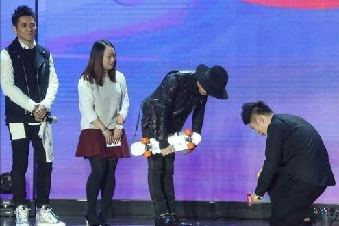 从下跪权志龙到柳岩事件，杜海涛的好运还能眷顾他多久？