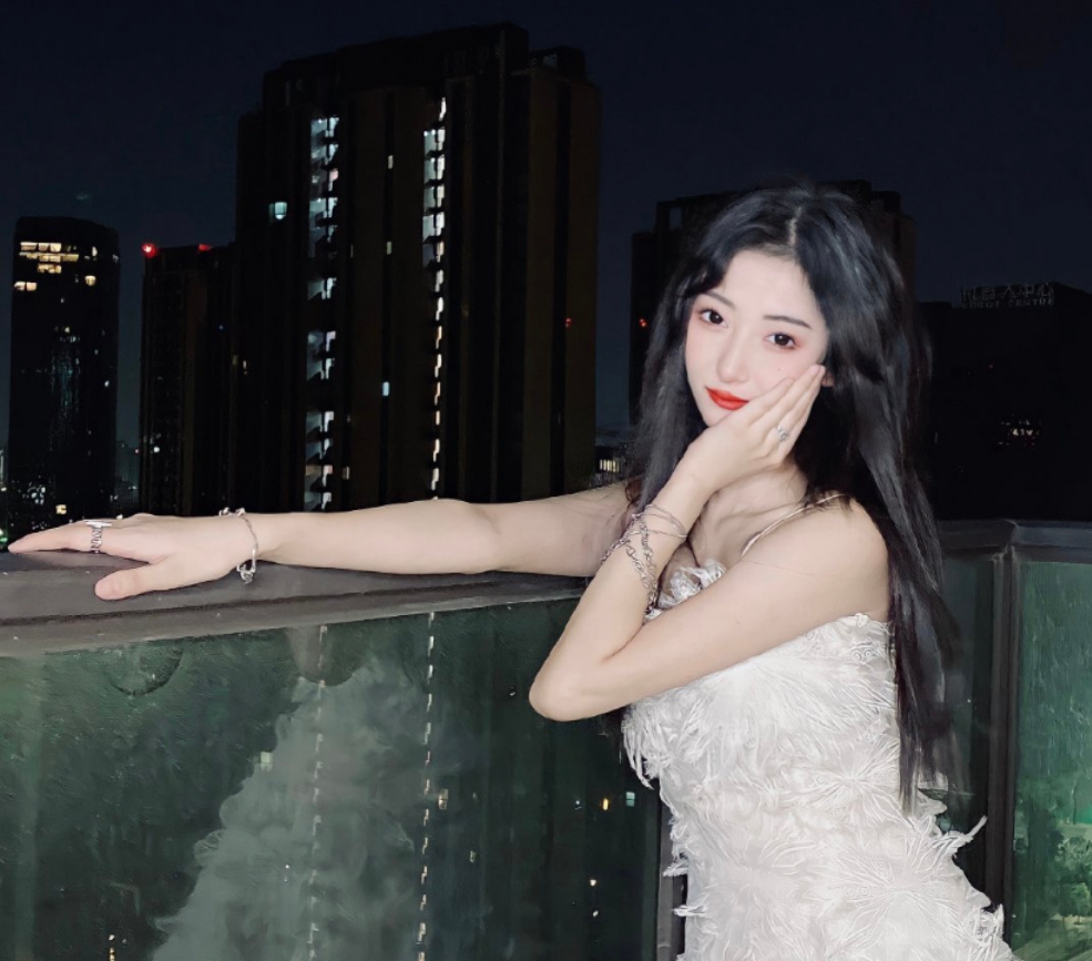 李恩再发长文指责都美竹过河拆桥，都美竹却称李恩为“脏东西”