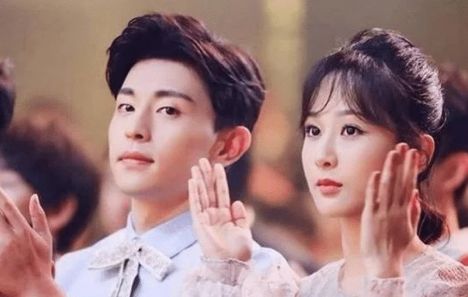 恋情疑似坐实邓伦公开向杨紫道歉，仅仅五个字就表明自己心意