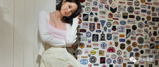 欧阳娜娜“发育过猛”，穿吊带事业线太傲人，JK造型女团味十足