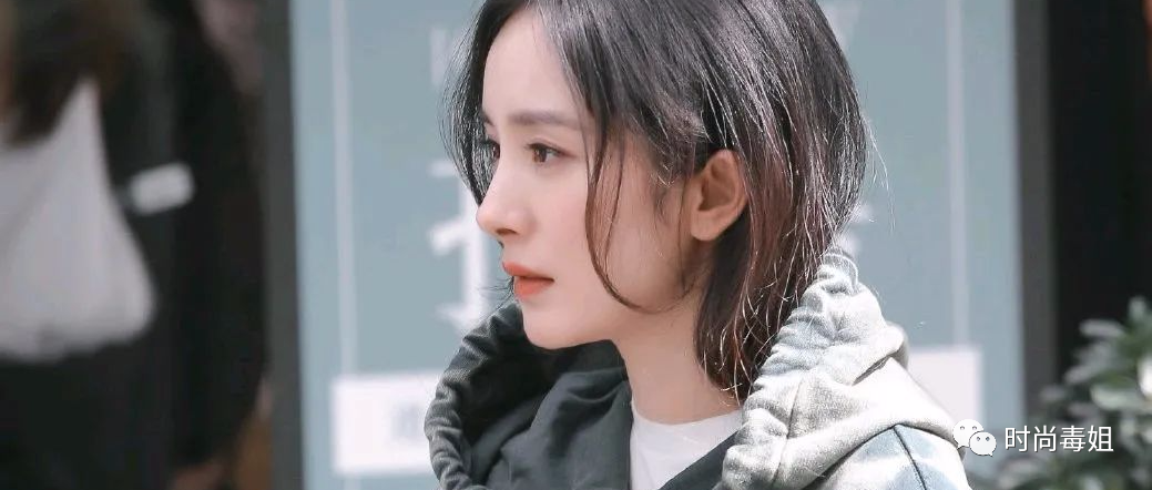 杨幂能不能出个缩腿教程？怎么我穿“保险裤”会挤一堆，她就不会