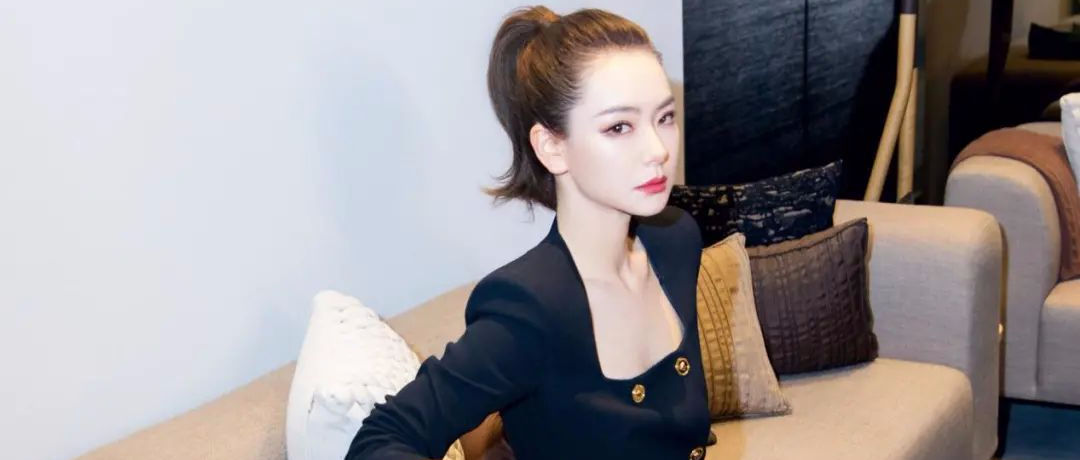 有种肆无忌惮叫戚薇穿“洞洞裙”，第二层只有10cm，真可以