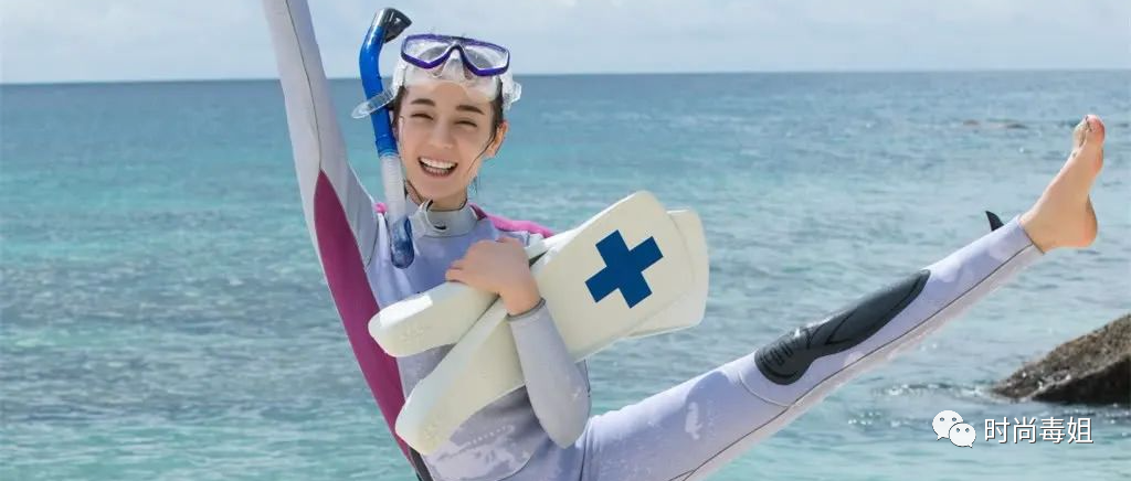 迪丽热巴的身材到底有多好？看她穿泳装的样子就知道，网友：漂亮