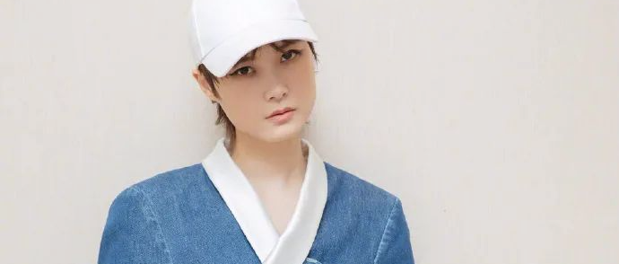 论时尚我只服李宇春！这种帽子只有她敢带，网友：春春时尚真难懂