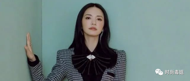 姚晨终于对“点点裙”下手了，和鹿晗同框长腿实力抢镜，我酸了