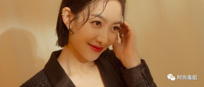 宋茜全黑亮片短裙西装套装酷劲十足，红唇短发搭配气场强大