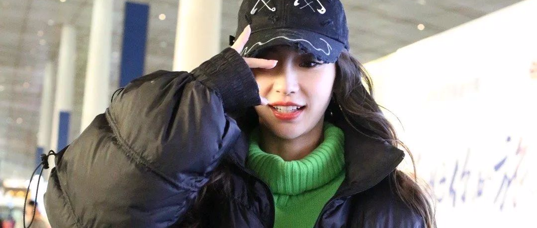 杨颖模仿杨幂穿衣风格，阔腿裤比腿还长出5cm，这腿长太真实了