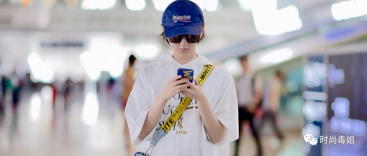 露胸露腿都弱爆了，景甜穿衣不穿裤那才叫真正的时尚！