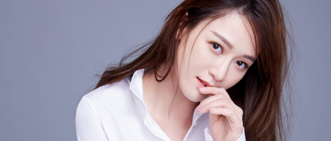 41岁的陈乔恩为爱牺牲，穿衣风格变“知性”，更像豪门阔太