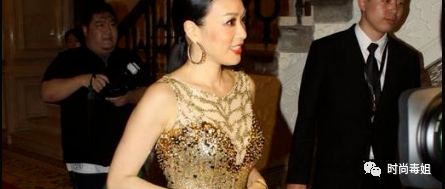 钟丽缇透视裙性感，曼妙身姿一览无余，女人味十足