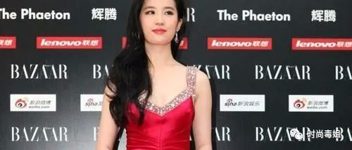 刘亦菲越来越大胆，穿深V长裙优雅知性，牛奶肌更是撩人