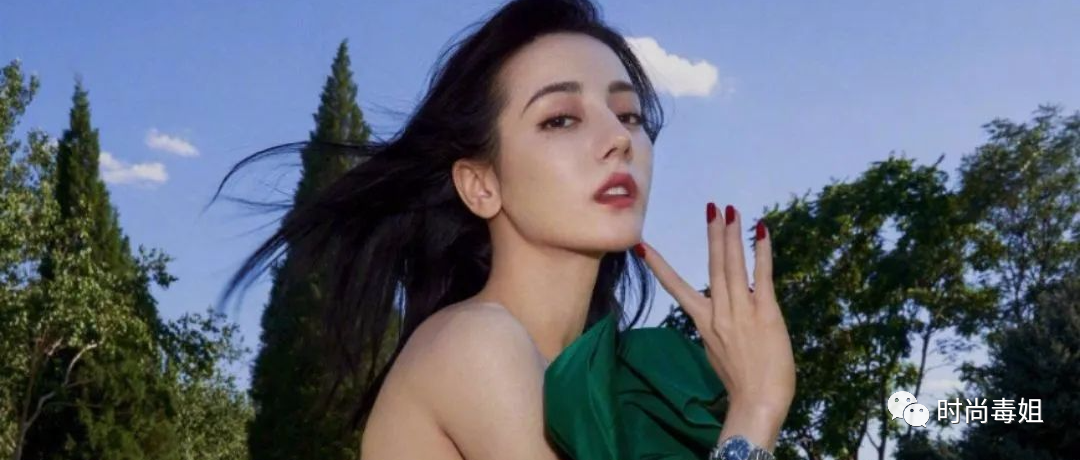 迪丽热巴一身吊带装太诱惑，大秀火辣身材，网友：不愧为女神