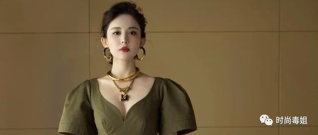 古力娜扎走起“性感风”，深V紧身长裙大秀蜂腰肥臀，身材太绝