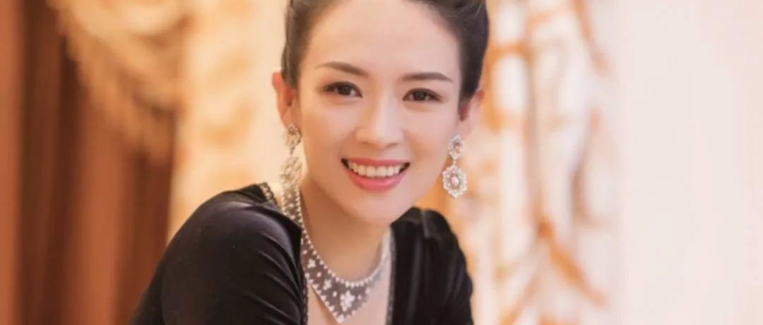 章子怡：优雅的性感女神，穿上高跟鞋气质逼人