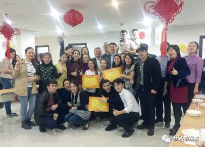中亚留学生在新疆师范大学“包饺子” 体验舌尖上的快乐