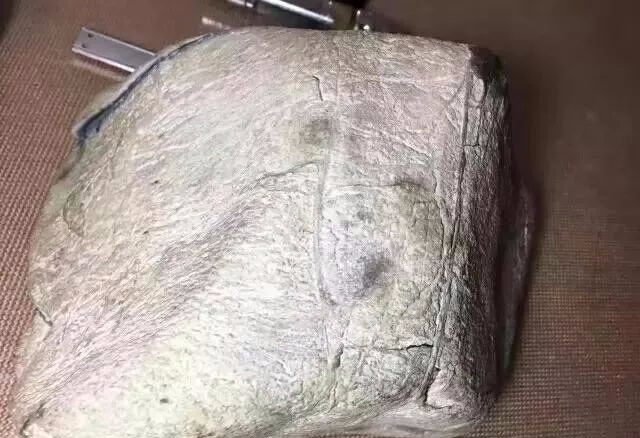 人人喊抢的莫西沙原石被货主抢占先机，切出罕见奇景，涨了吗？