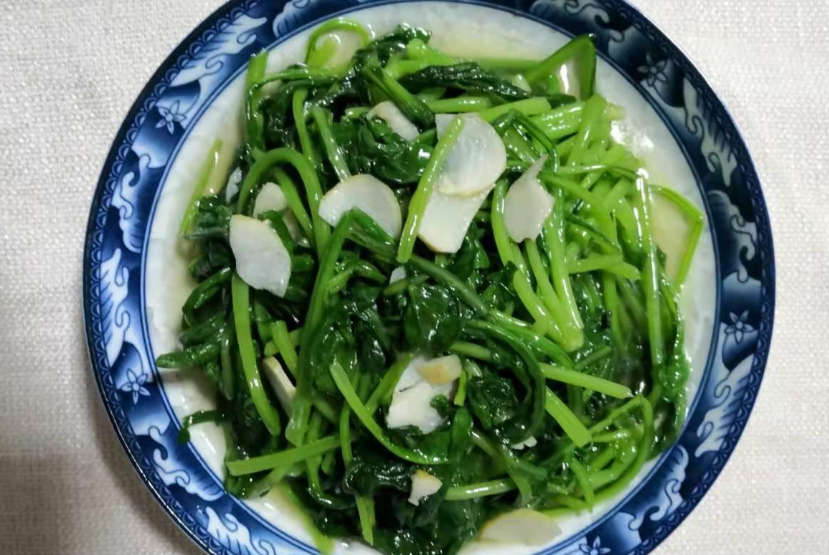 蔬菜中的“补钙冠军”，比萝卜更有营养！可惜很多人都扔了！