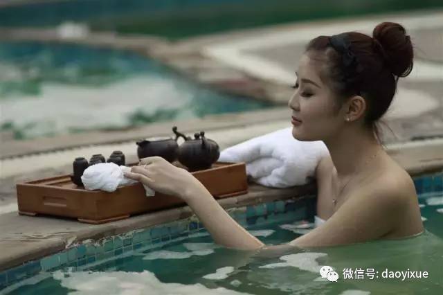 体内湿毒太重，只因经常这样洗澡！