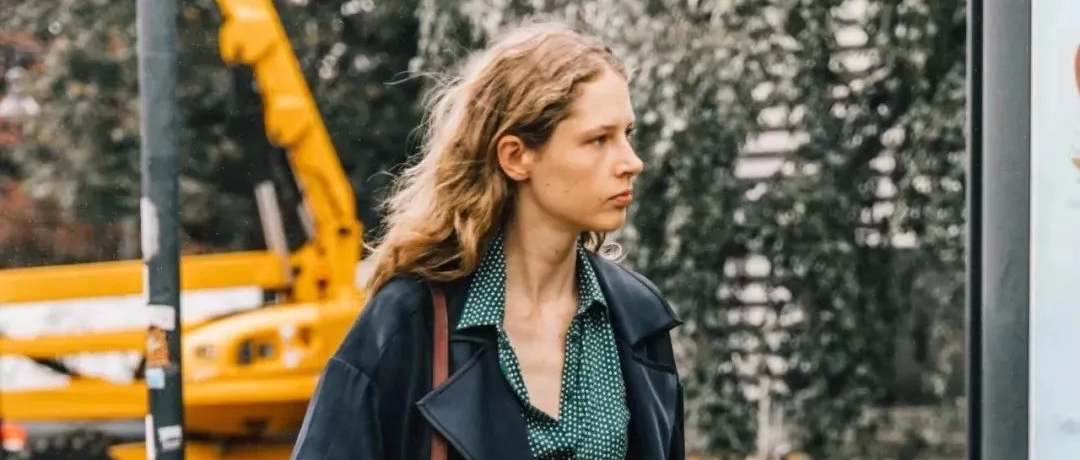 买大衣就要挑这3个“经典款”，洋气还百搭，穿个十年都不过时！