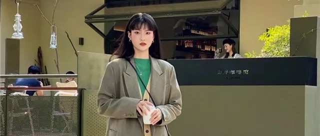 秋冬打底衫别乱买，今年流行这几件，百搭显气质，内搭外穿都适合