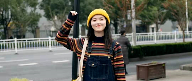 有种可爱叫“内搭”穿对了，看起来少女感满满，还不赶快学起来