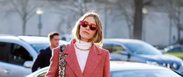 早秋别乱穿衣，今年流行这3款“秋裙”，内搭外穿都时髦