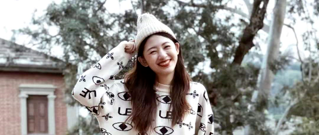 今年流行这种穿法，叫做“上衣+裙子”，显瘦显高还能提升气质