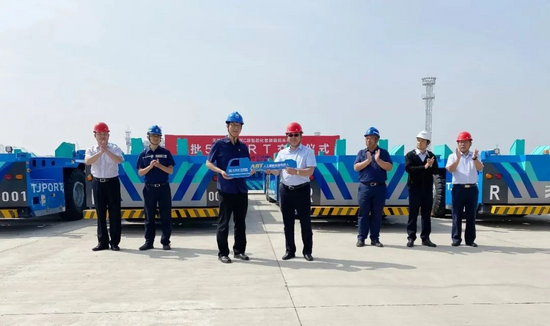 徐工首批无人驾驶水平运输机器人交付天津港