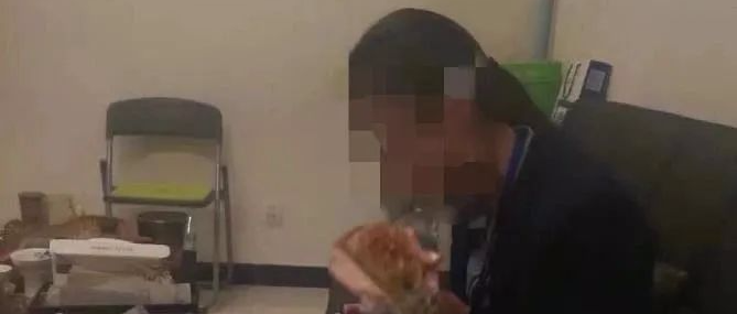“男同事偷偷射在我的煎饼果子上”：熟人变态起来，远超你想象！