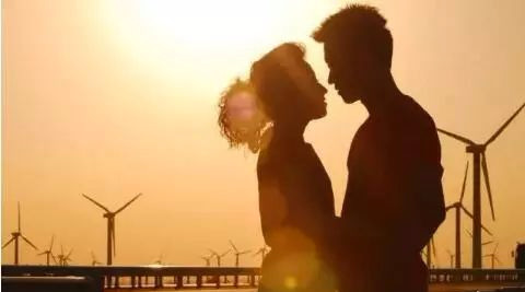 【夜听】如果一个男人真的想你了,他一定会这样做