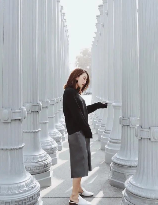 穿毛衣下面别配阔腿裤，学学这位小个子博主这样穿，洋气又显高！