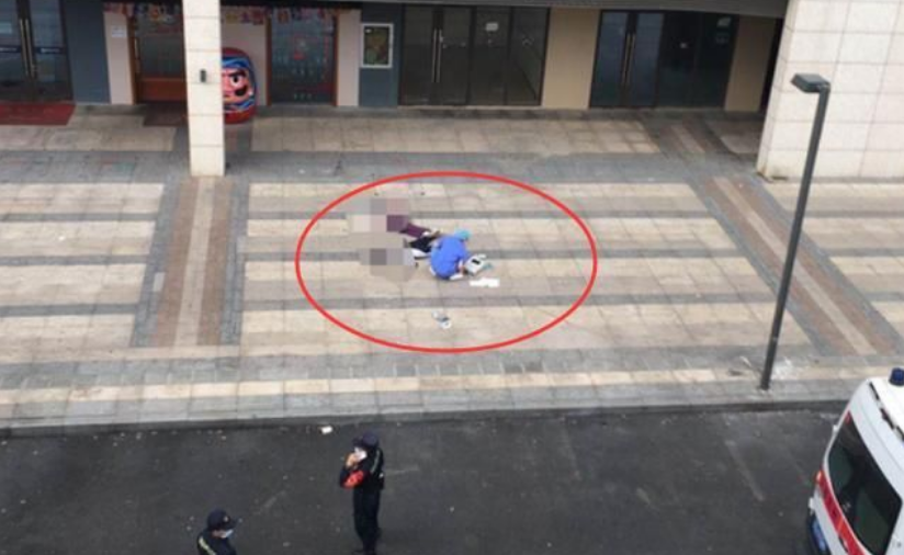 3名小学生相约跳楼！2名当场殒命，1名躲电梯哭泣：给家长最沉痛的一课！
