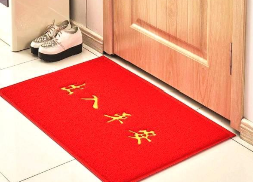 为什么有钱人将门垫放这个位置？老师傅都点头说好，太聪明了！