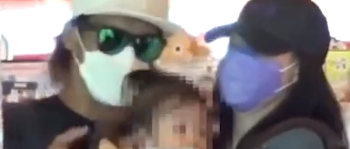 张柏芝三胎生父疑现身，直播时花臂男正穿衣，曾被拍一起带娃逛街