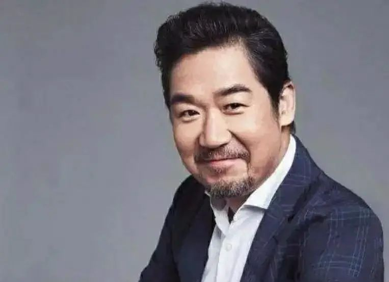 张国立凌晨发文引热议，不该发声的时候请学会三缄其口