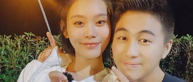 奚梦瑶出月子首露面，撇下孩子陪同何猷君应酬，身材极速恢复苗条