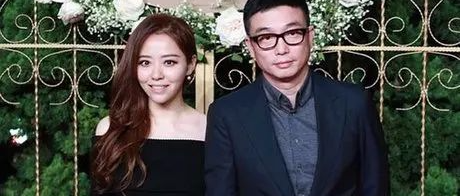 张靓颖与现男友相恋甜蜜，现男友曾是她婚礼伴郎也是多年好友