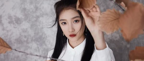 让粉丝心寒？关晓彤怒怼粉丝干预太多，网友却在给她点赞