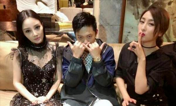 李小璐有新情况？“做头发”已成过去，与嘻哈男子同进豪宅