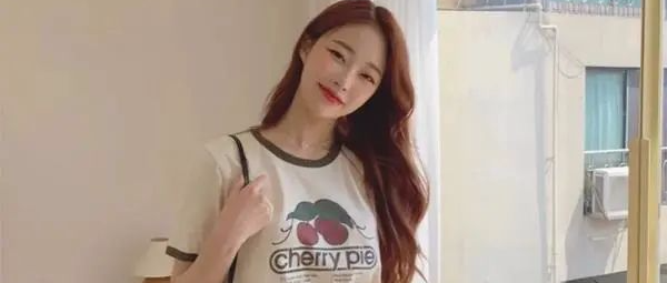 扔掉你的旧T恤！这30件少女风T恤，夏天这样穿搭美炸了！