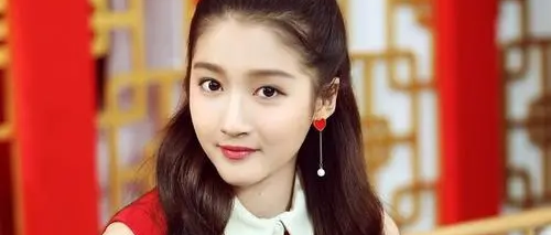 女人的包包不用太多，选对3个“高级色”，背上十年不过时！