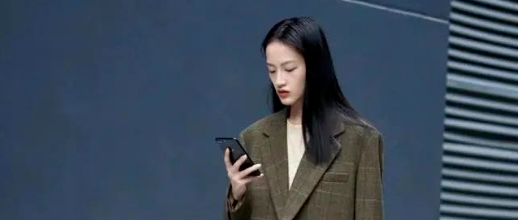 买秋装，想“高级时髦又不贵”？别错过这些牌子，毛衣外套超好看