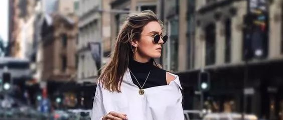 聪明的女人今年都这样防晒：长T+短T，显瘦又时髦，明星都头上了