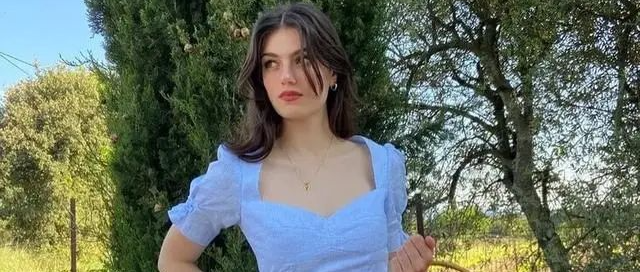 夏天的“奶奶裙”有多美？看这几种搭配风格，优雅还时髦