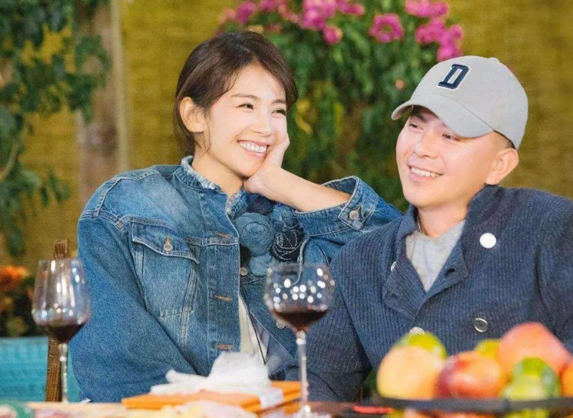 刘涛13岁女儿罕见曝光,女儿与妈妈一样高,冷风中蹦跳好活泼!