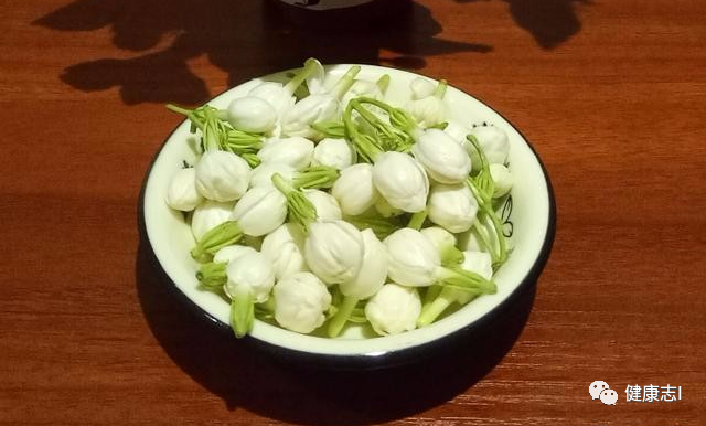 幽门螺杆菌感染，往水里偷偷放点它，胃好了，口臭也没了